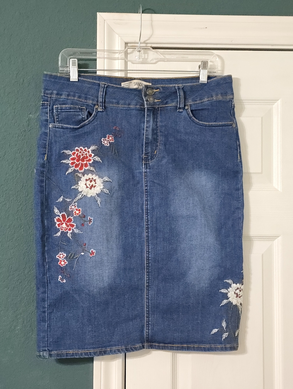 Sandpiper Floral Embroidered Denim Pencil Skirt Size 10 Denim Stretches Western